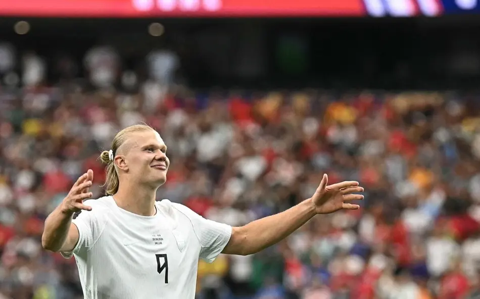 Haaland célèbre avec la Norvège avant le duel contre le Brésil en Coupe du Monde 2026.