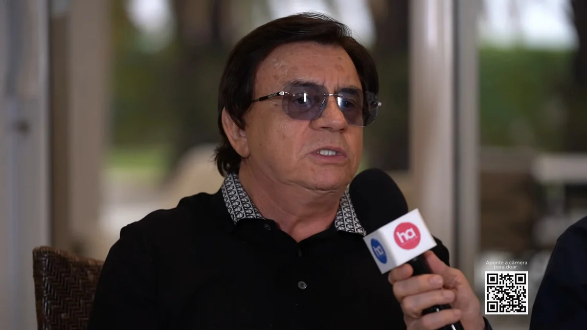 Chitãozinho & Xororó no palco ao serem anunciados embaixadores da Festa do Peão de Barretos 2027.