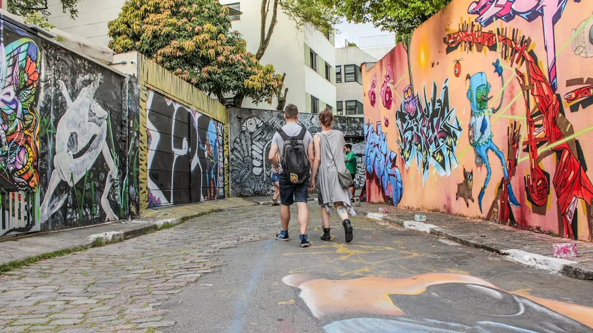 Batman's Alley: Find out if it's safe to visit and tips for enjoying it with peace of mind