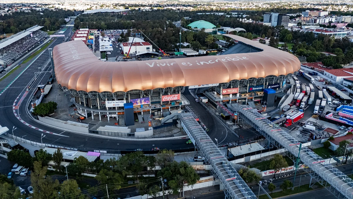 Aerial view of Autódromo Hermanos Rodríguez and its access walkways in Mexico City