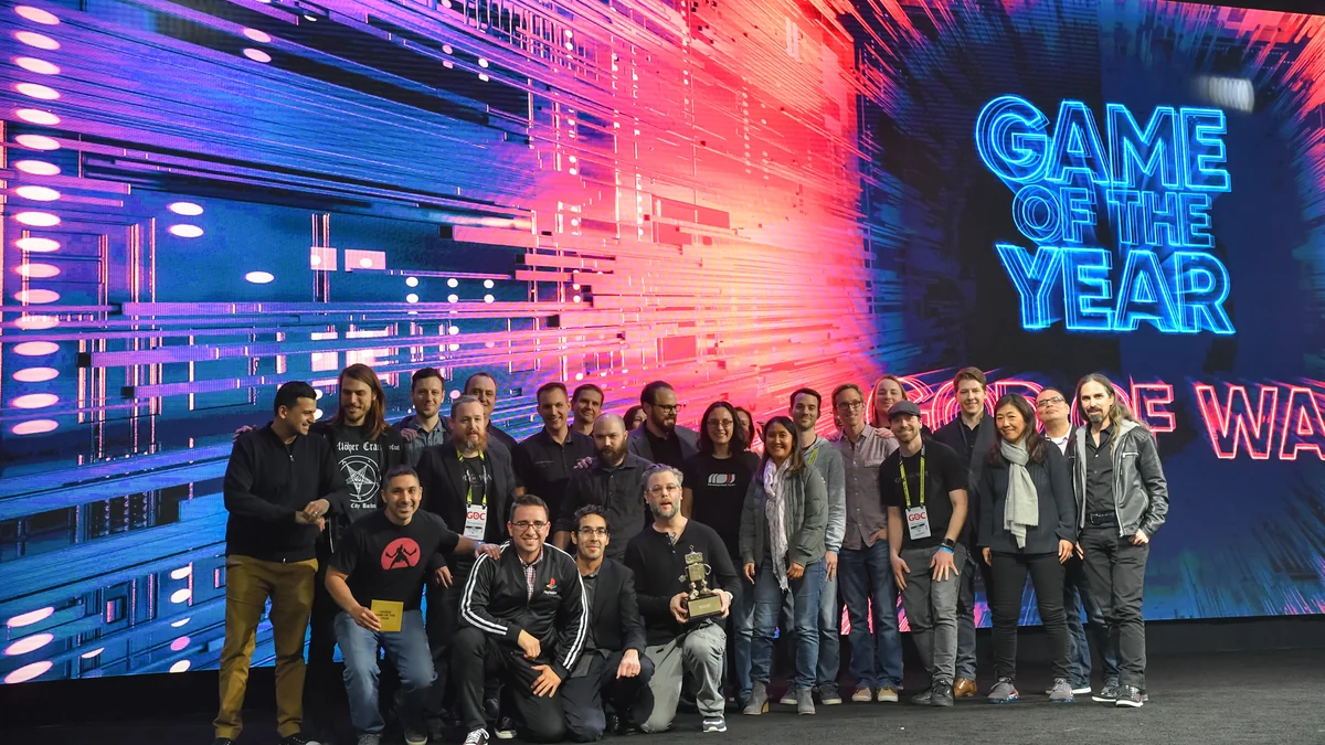 Ambiente ligado à produção de videogames, com telas, equipamentos e trabalho criativo.