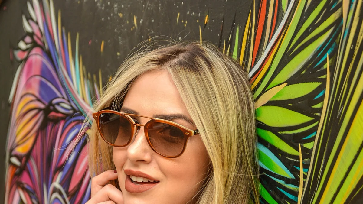 Retrato do portfólio fotográfico de Mameluco em cenário urbano