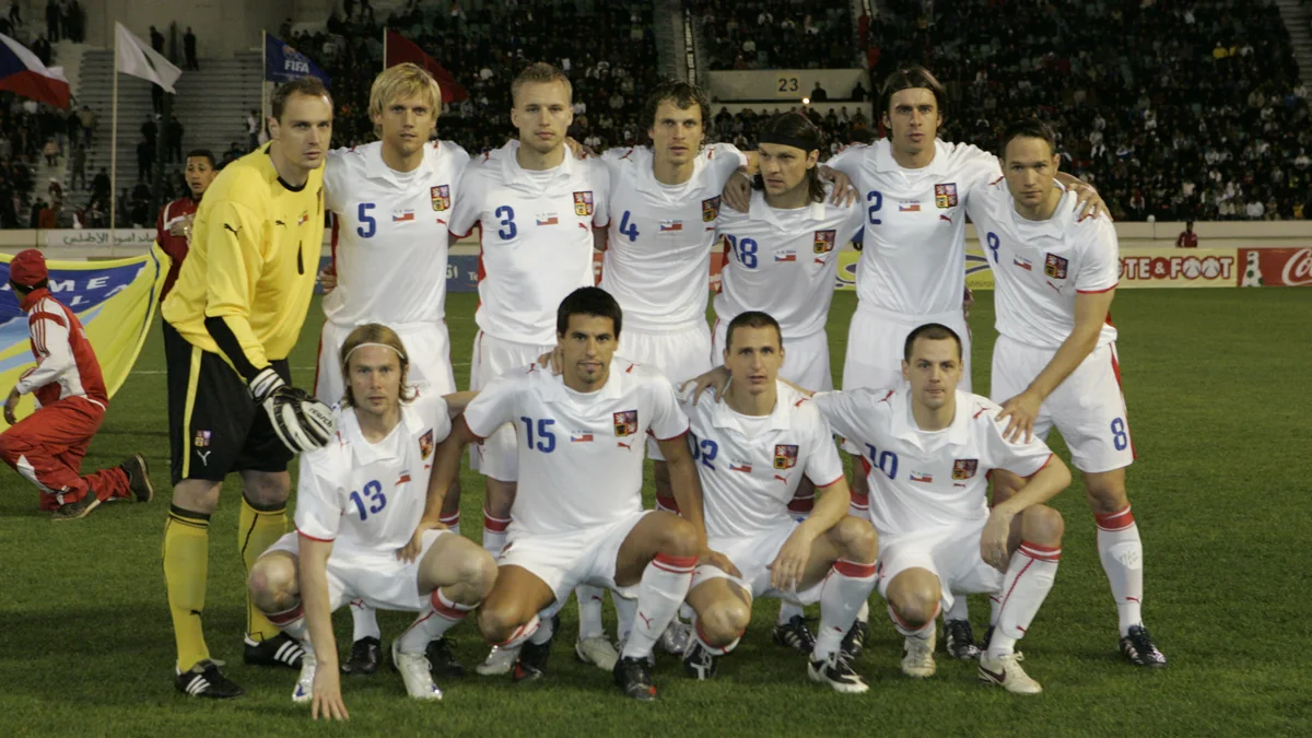 Seleção tcheca de futebol posa para foto antes de uma partida
