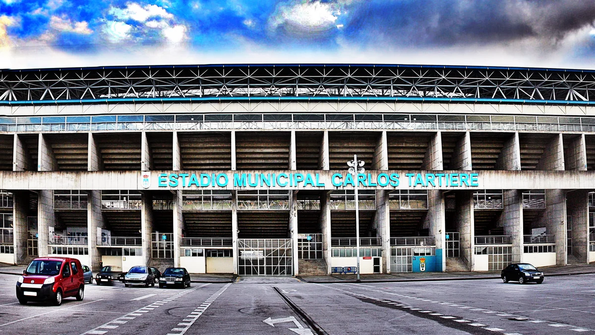 Fachada do Estádio Municipal Carlos Tartiere, em Oviedo