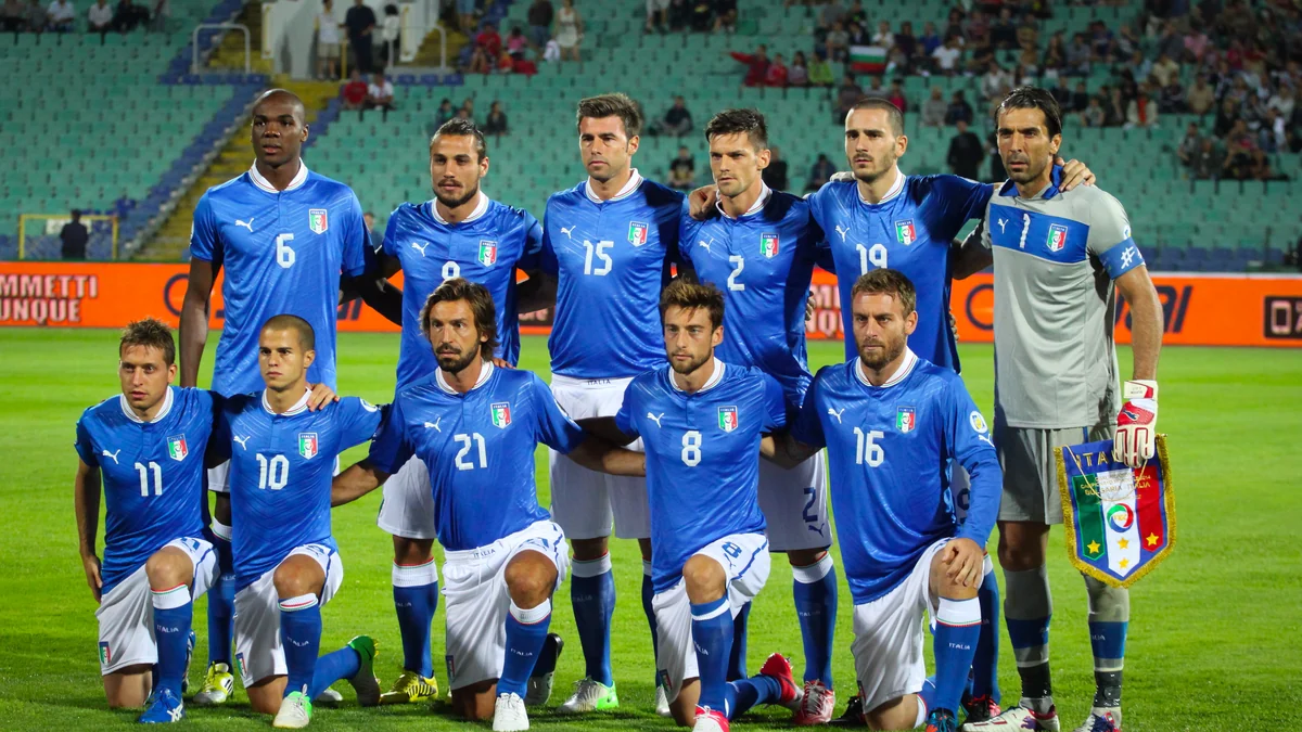L’équipe nationale italienne pose avant un match avec ses joueurs en bleu