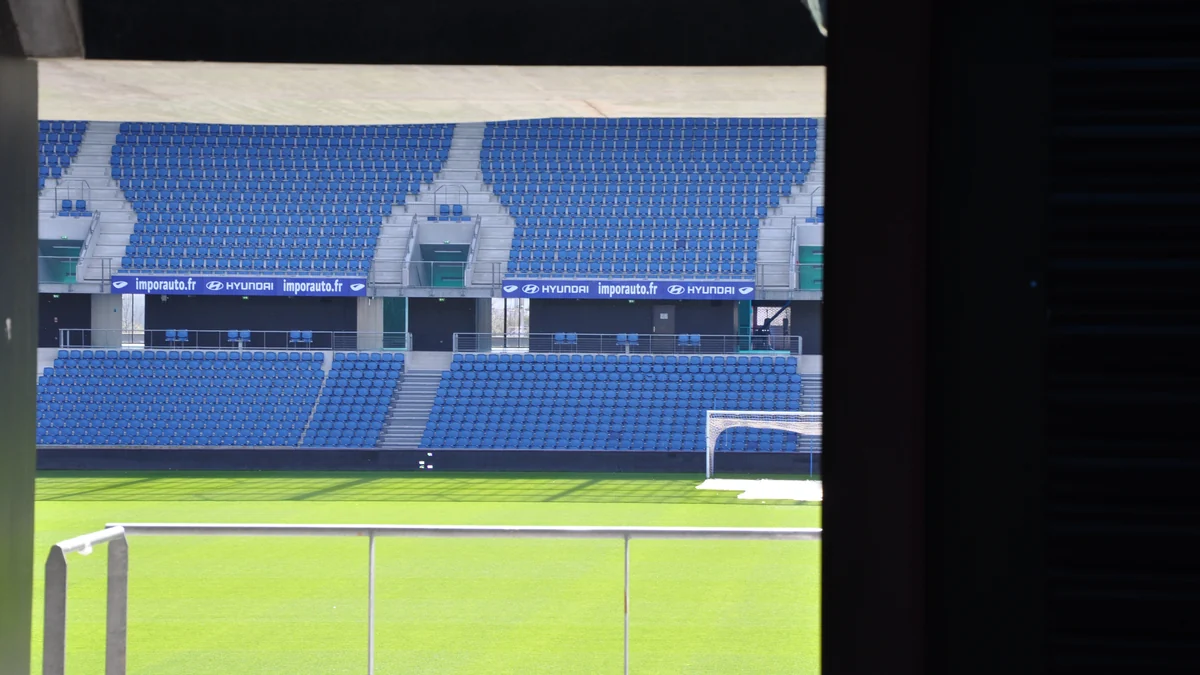 Pitch, goal, and blue stands inside Le Havre’s stadium