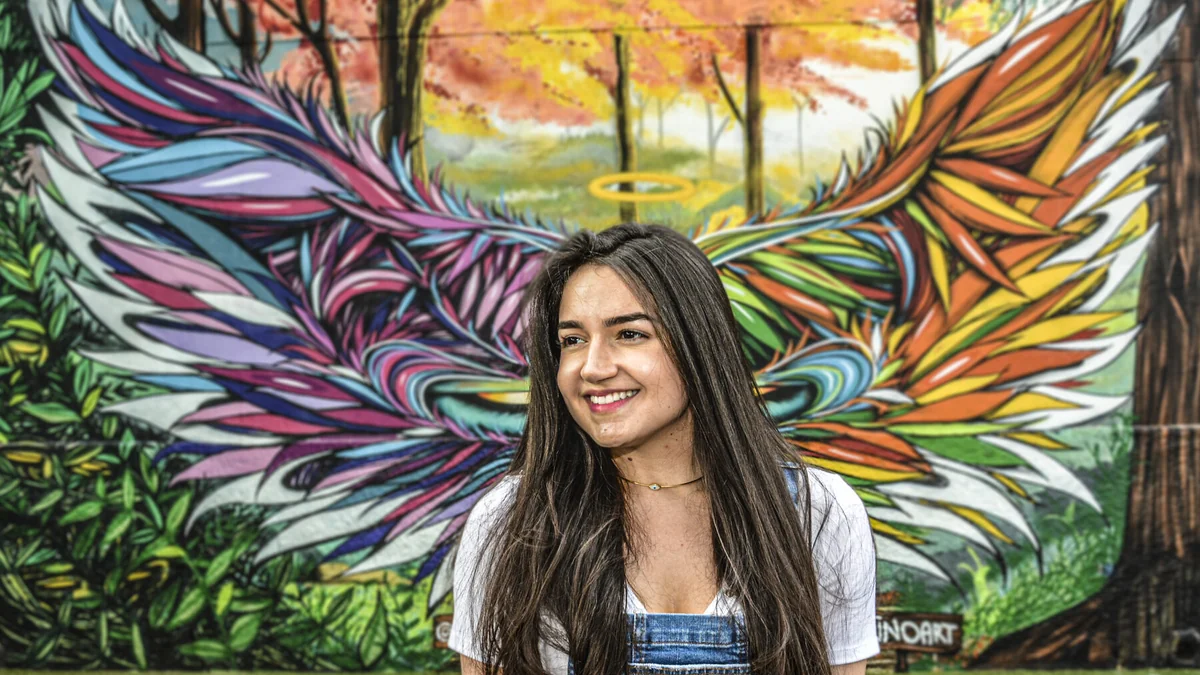 Retrato do portfólio fotográfico de Mameluco em cenário urbano