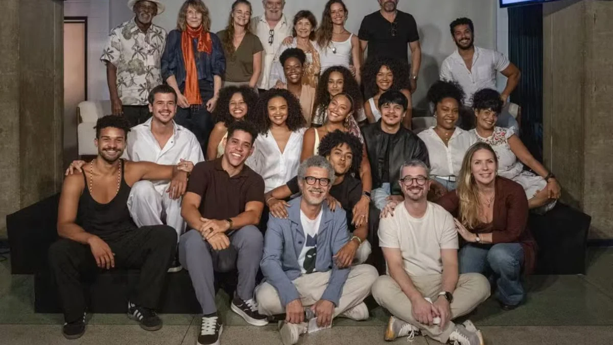 The Por Você cast gathered during preparation for Globo's telenovela.