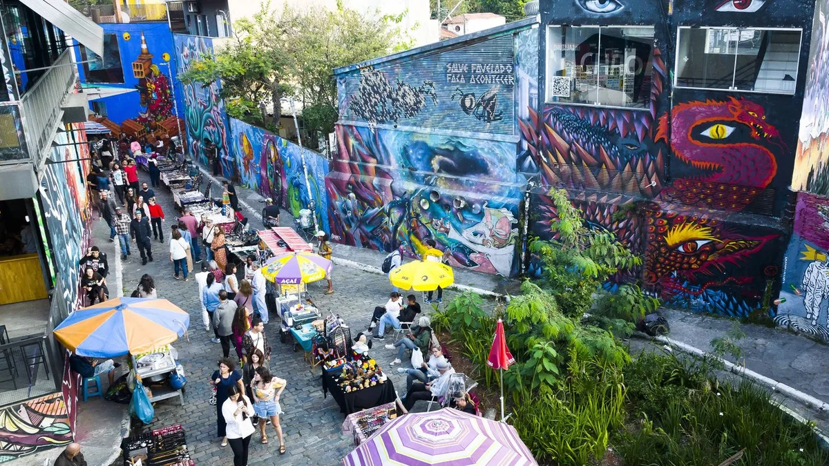 When is there a fair at Beco do Batman?