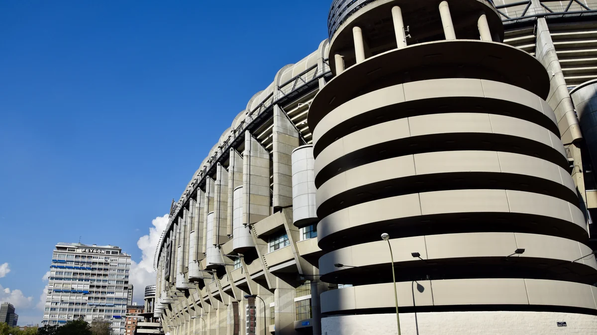 Exterior structure and circular tower of the Santiago Bernabéu