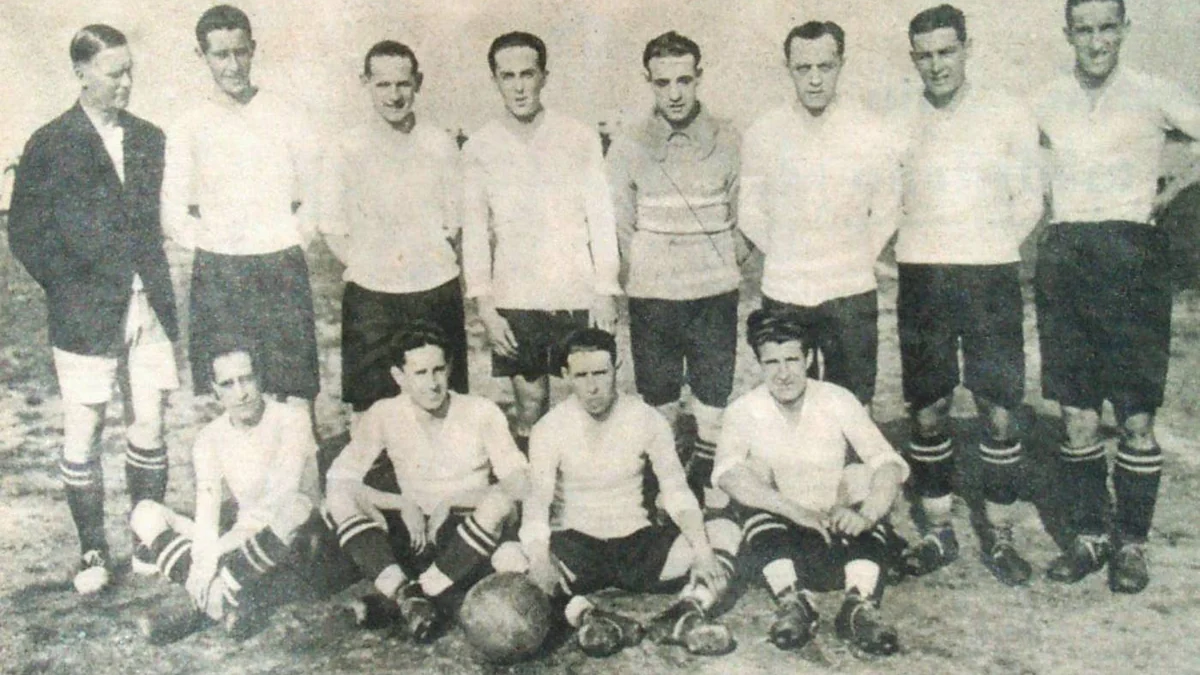 Retrato en blanco y negro del equipo del Racing de Santander en 1922