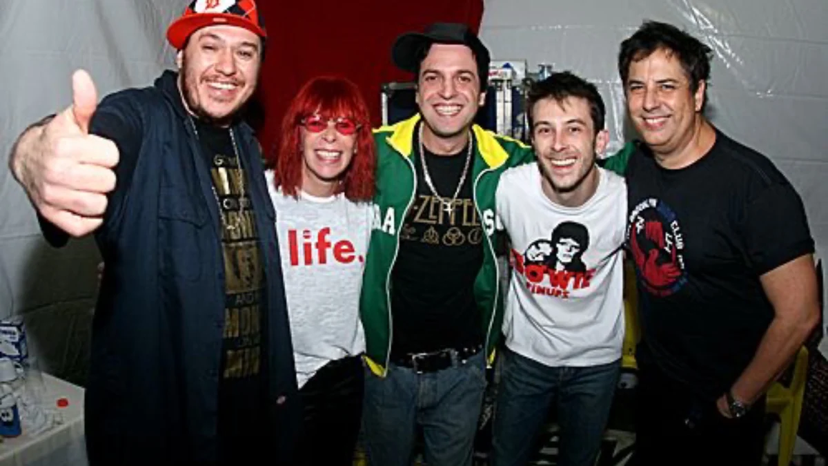 Rita Lee et Chorão sur une photographie de concert