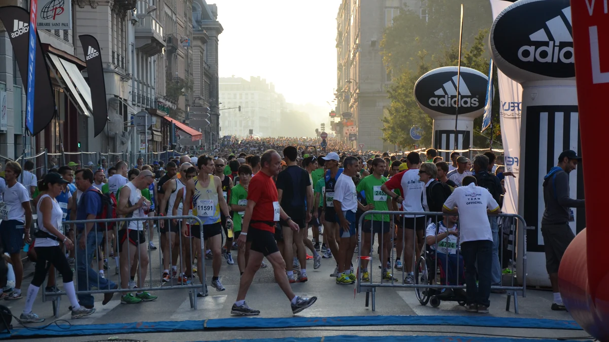 Runners gathered behind barriers at the Run in Lyon start