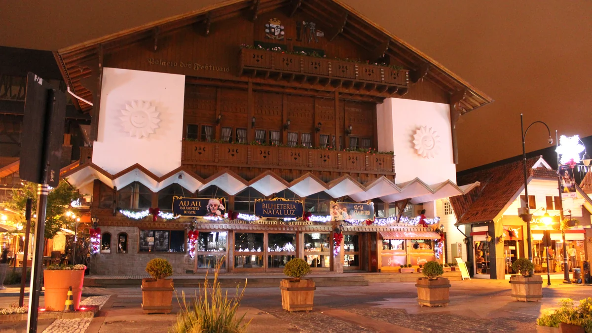 Facade or red carpet of the Palácio dos Festivais in Gramado during a film event.