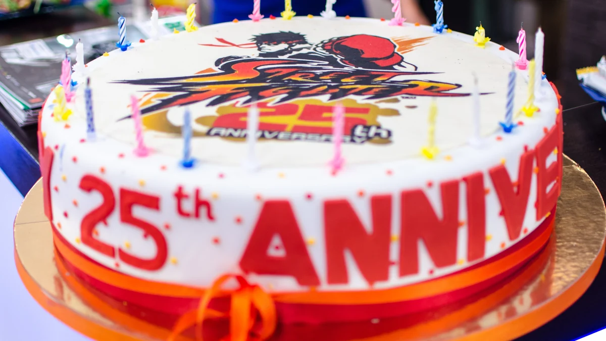 White cake decorated with the Street Fighter logo and a 25th-anniversary inscription