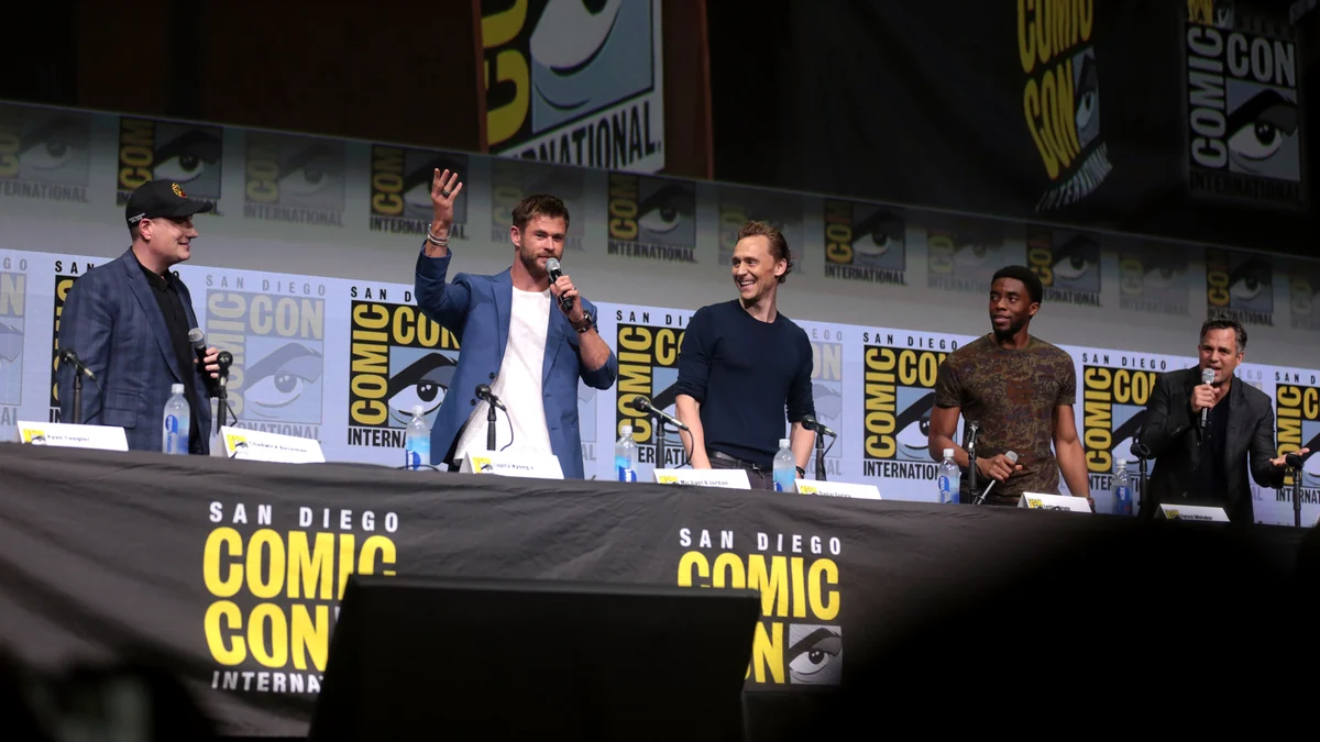 Kevin Feige, Chris Hemsworth, Tom Hiddleston, Chadwick Boseman and Mark Ruffalo at an Avengers: Infinity War Comic-Con panel.